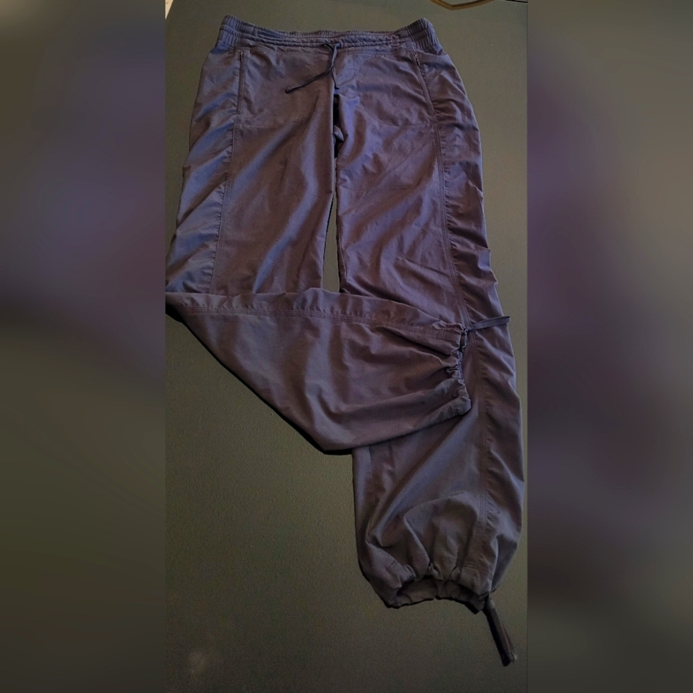 Athleta size 6 black joggers